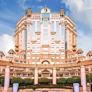 Swissotel Al Murooj ***** Dubai